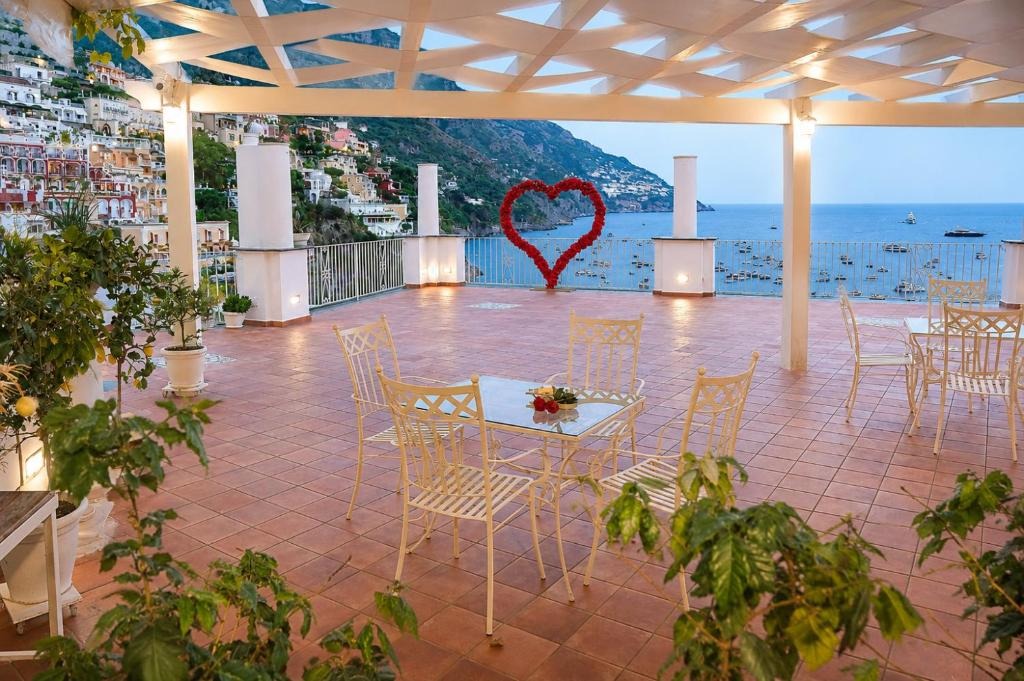 Terrace arranged for a romantic proposal overlooking Positano